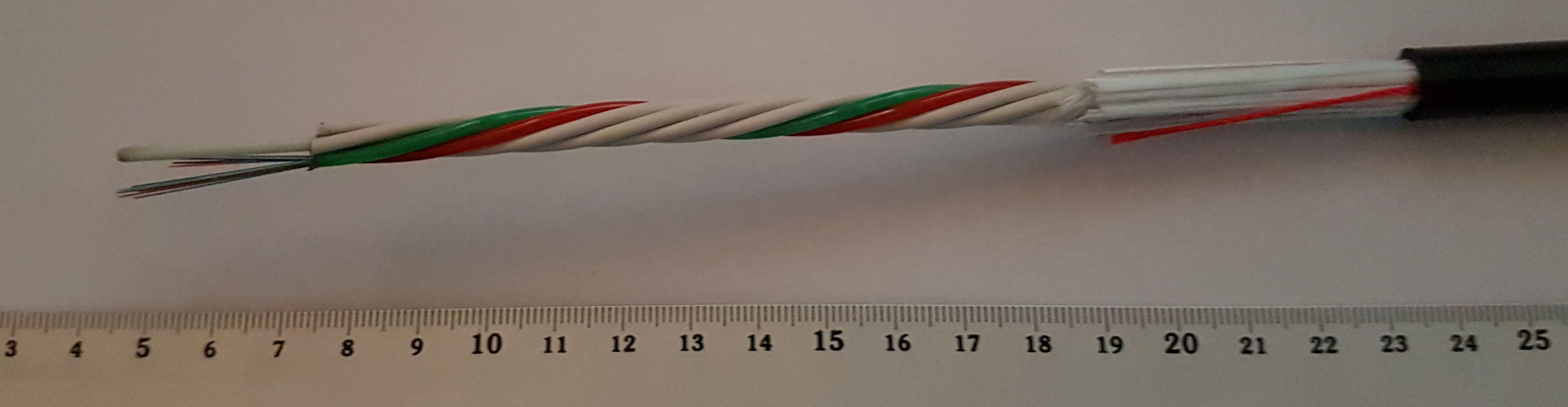 Kabel fiber optik sebagai ilustrasi artikel apa itu ip transit untuk isp lokal.